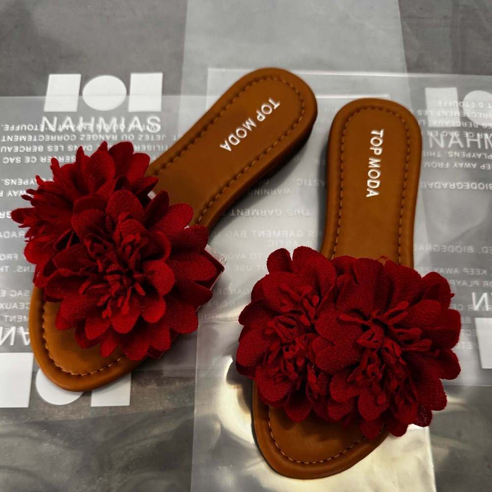 NWT Top Moda Women's Red Floral Sandals